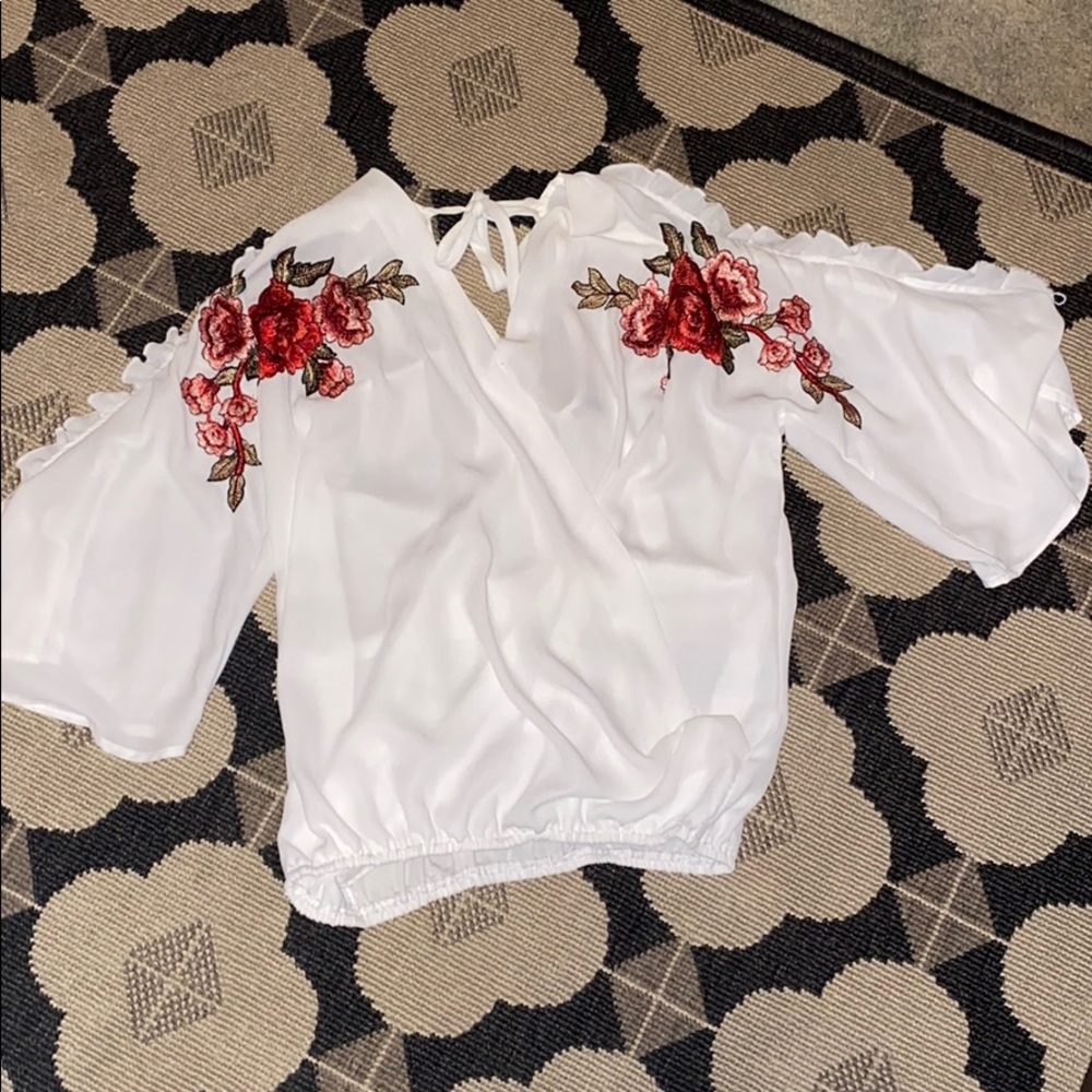 Open shoulder blouse - Picture 1 of 6